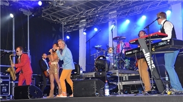 Die Hermes House Band wird das Binnenhafenfest am Freitagabend schwungvoll einleiten und für Partystimmung sorgen.