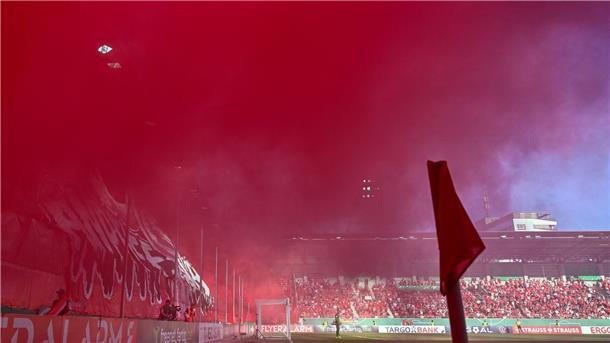 Die HFC-Fans sorgten für einen verspäteten Anpfiff.
