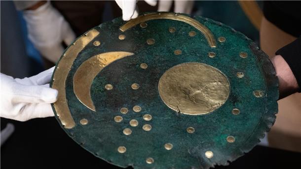 Himmelsscheibe von Nebra wird vor 25 Jahren gefunden Die „Himmelsscheibe von Nebra“ soll über 3600 Jahre alt sein.