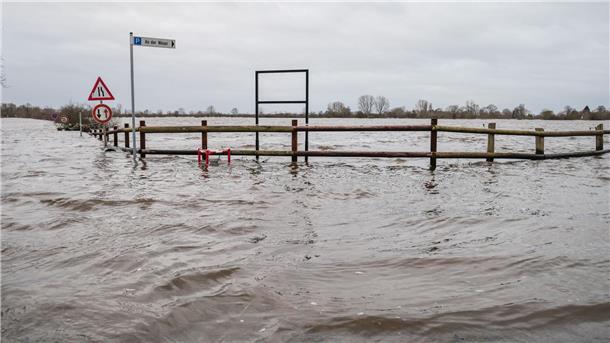 Die Hochwasser-Lage bleibt vorerst angespannt.