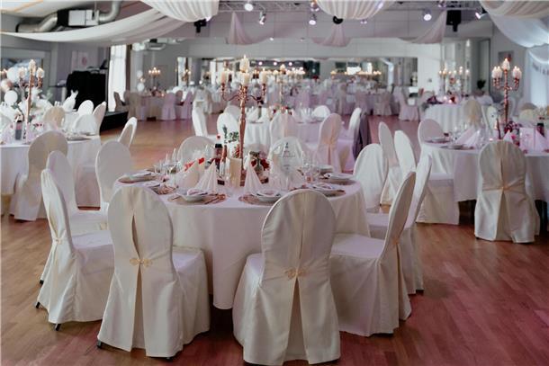 Die Hochzeitsmesse findet am 7. und 8. Oktober in der Tanzschule Beer in Bremerhaven statt. So kann die Tanzschule aussehen, wenn sie für eine Hochzeit dekoriert ist.
