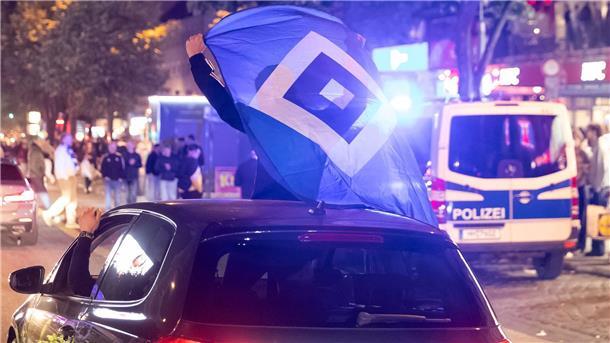 Aufstieg und Ausnahmezustand: „Der HSV war nie weg“ Die HSV-Fans feierten den Aufstieg ausgiebig auf der Reeperbahn.