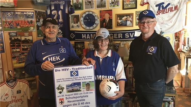 HSV-Traditionsmannschaft kommt nach Neuenwalde Die HSV-Fans (von links) Rolf Völkel, Linda Horeis und Klaus Schriever haben die Traditionsmannschaft des Zweitligisten nach Neuenwalde gelotst. Am 20. August messen sich die HSV-Oldies in einem Benefizspiel mit der Ü40 der SG Neuenwalde/Krempel/Holßel.