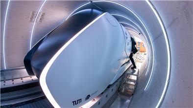 Die Hyperloop-Teststrecken-Röhre mit ihrer Transportkabine der Technischen Universität München (TUM).