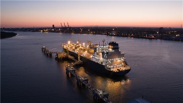 Die "Independence" vor Klaipeda: Dieses schwimmende Terminal zur Anlandung von Flüssiggas hat Litauen schon 2014 unabhängig von russischem Gas gemacht.