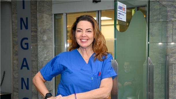 Die Intensivmedizinerin und Oberärztin Dr. Ulrike Leitner (46) behandelt auf der Intensivstation im Ameos-Klinikum Mitte Covid-Patienten.
