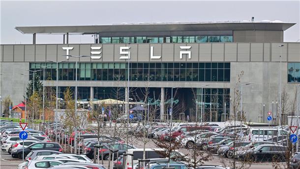 Experte: Begrenzter Schub für Wirtschaft im Osten Die Investitionen von Tesla werden der ostdeutschen Wirtschaft nur einen begrenzten Schwung geben.