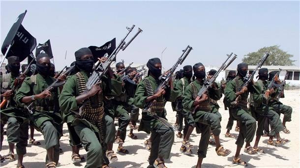 Die islamistische Terrorgruppe Al-Shabaab bekannte sich zu den jüngsten Anschlägen in Somalias Hauptstadt Mogadishu.