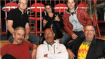 Die Jahnhalle lädt für Freitag, 24. Februar, zu einem Benefizkonzert für die Erdbebenopfer in der Türkei und Syrien ein. Unter anderem treten Yeti & The Machines auf.