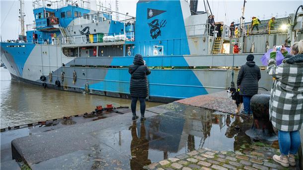 Meeresschützer auf der „John Paul DeJoria“: Tine will wieder kommen Die „John Paul Dejoria“ lag zwei Monate im Neuen Hafen.