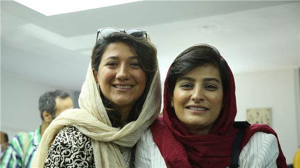 Journalistinnen als Staatsfeindinnen - Irans Justiz klagt an Die Journalistinnen Nilufar Hamedi (l) und Elaheh Mohammadi (r).