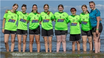 Jugend B der HSG Unterweser am Strand in Cuxhaven-Duhnen