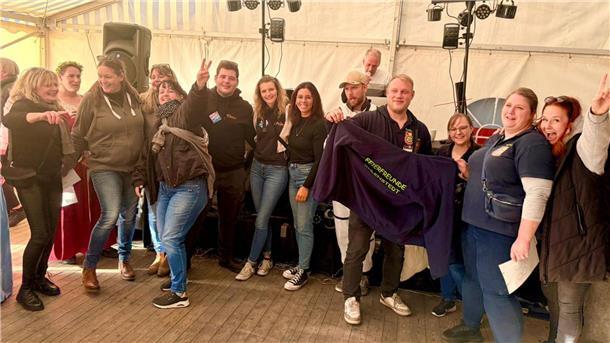 Die Jury des WIR kürte in diesem Jahr die Hepstedter Ernteperlen zum Sieger des Erntewagenwettbewerbs. Sie belegten den 1. Platz und erhielten ein Preisgeld von 300 Euro. Den 2. Platz sicherten sich die Feierfreunde Ohlenstedt (200 Euro), gefolgt von den Weizendesignern Lübberstedt, die mit ihrem aufwendig gestalteten Wagen den 3. Platz errang.