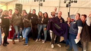 Die Jury des WIR kürte in diesem Jahr die Hepstedter Ernteperlen zum Sieger des Erntewagenwettbewerbs. Sie belegten den 1. Platz und erhielten ein Preisgeld von 300 Euro. Den 2. Platz sicherten sich die Feierfreunde Ohlenstedt (200 Euro), gefolgt von den Weizendesignern Lübberstedt, die mit ihrem aufwendig gestalteten Wagen den 3. Platz errang.