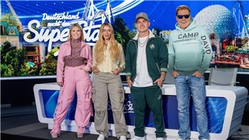Die Jury: Beatrice Egli (l-r), Loredana, Pietro Lombardi und DSDS-Chefjuror Dieter Bohlen bei den Dreharbeiten.