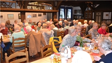 Das Foto zeigt die Kaffeetafel. 