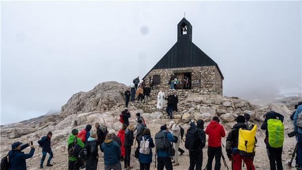 Ökumenische Trauerfeier für sterbenden Zugspitz-Gletscher Die Kapelle Mariä Heimsuchung auf 2600 Metern Höhe ist Deutschlands höchstgelegene Kirche.
