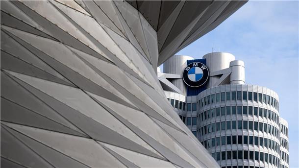 BMW hat 2022 weniger Autos verkauft als im Vorjahr Die Kernmarke BMW verkaufte 2,1 Millionen Autos, nach 2,2 Millionen im Jahr zuvor.