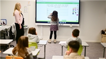 Kinder starten an Schule für Soldaten-Familien Die Kinder in dieser Grundschule haben Eltern bei der Bundeswehr.
