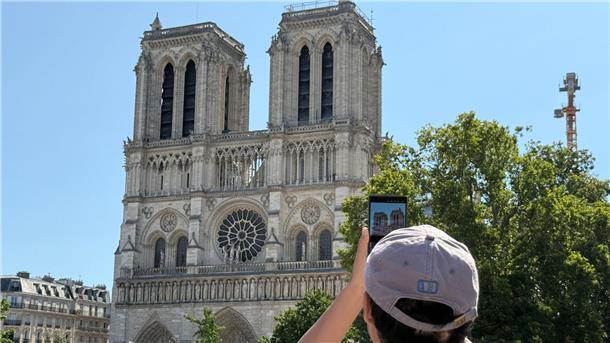 Paris endlich wieder von oben sehen Die Kirche Notre-Dame steht in der französischen Hauptstadt Paris.
