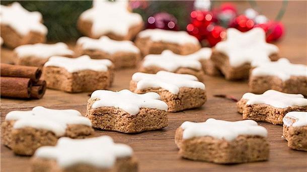 Diese Leckereien dürfen in Ihrer Weihnachtsbäckerei nicht fehlen Die klassischen Zimtsterne gehören zur Weihnachtsbäckerei.