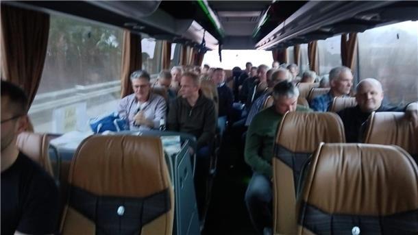 Bauernproteste: So unterstützen die Landwirte aus unserer Region die Großdemo Die Kolonne aus der Wesermarsch, Friesland und dem Ammerland kommt bisher gut durch den Verkehr.