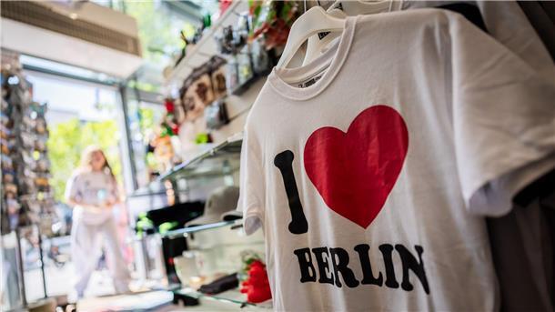 EU-Gericht: Kein Schutz für „I love“-Design auf Kleidung Die Kombination aus „I“ und einem Herz ist auf vielen T-Shirts zu finden.