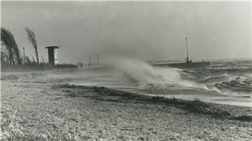 Eine starke Sturmflut in Bremerhaven.