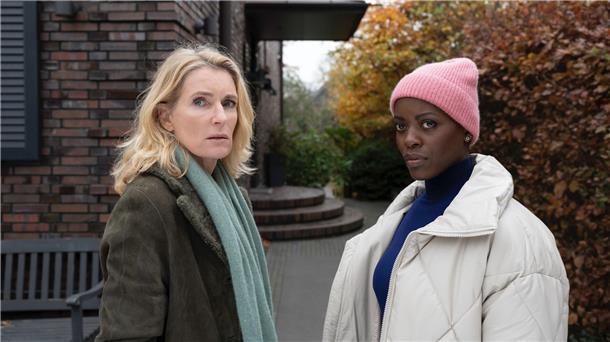 Lindholms letzter „Tatort“-Fall in Göttingen: „Geisterfahrt“ Die Kommissarinnen Charlotte Lindholm (Maria Furtwängler, l) und Anaïs Schmitz (Florence Kasumba).