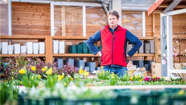 Die Konkurrenz in Niedersachsen darf öffnen, Bastian Peters muss seine „Blumen Peters“-Geschäfte weiter geschlossen halten. Der 41-Jährige ist frustriert.