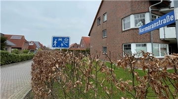 Die Kormoranstraße in Burhave ist eine ruhige Wohnstraße. Hier lebt der Mann seit Mitte Dezember in seinem Auto.