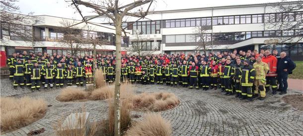 Die Kräfte der Kreisfeuerwehrbereitschaft Nord stammen aus den Gemeinden Schiffd...