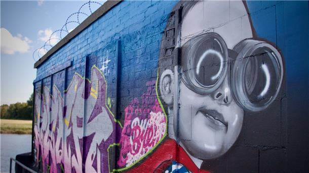 Die kreativen Grafitti-Gemälde in der kleinen Gasse neben dem Edeka-Markt eignen sich für Fotos mit urbanem Flair.
