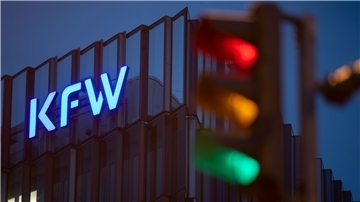 Die Kreditanstalt für Wiederaufbau (KfW) hat Unternehmen zu Investitionen in den Klimaschutz befragt.