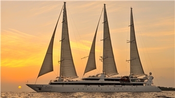 Die Kreuzfahrt-Branche ist ebenfalls interessiert an neuen, sauberen Windkraft-Antrieben. In dem Bereich wird viel entwickelt. Das reicht von Segel-Systemen bis zu Rotoren. Die Bremerhavener Wirtschaftsförderung will nun ebenfalls ein innovatives Schiff entwickeln.
