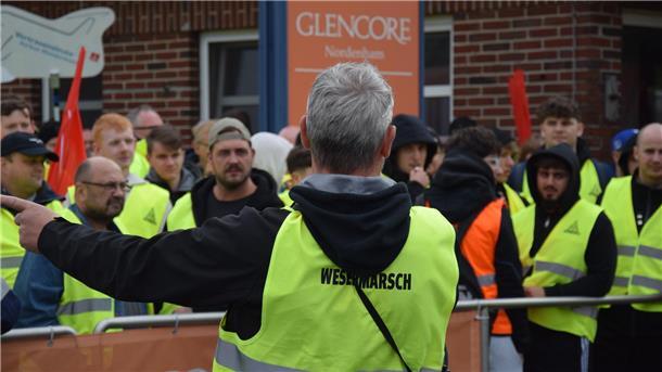 Bild von einer Protestkundgebung von Glencore-Mitarbeitern am Standort Nordenham