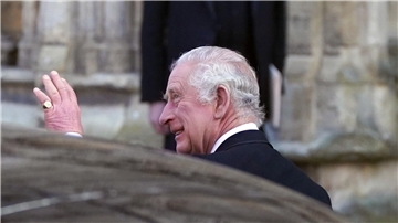 Die Krönung von König Charles III. wird von negativen Schlagzeilen begleitet.
