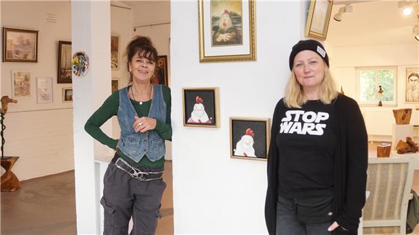 Die Künstlerinnen Tina Abich (links) und Elli Brockmann freuen sich auf die „Herbstausstellung 24“ in der Malstedter Mühle. Die Ausstellung läuft vom 20. Oktober bis zum 17. November und ist immer sonntags von 11 bis 17 Uhr geöffnet.