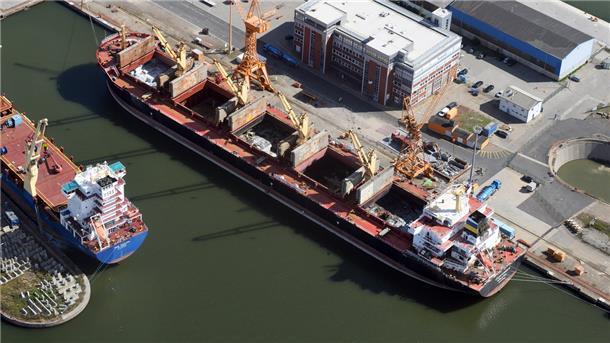 Die „Lascombes“ liegt nun an der Lloyd-Werft. Dort wird sie entladen.