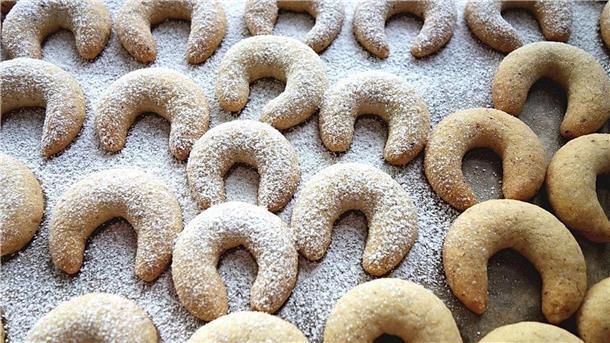 Diese Leckereien dürfen in Ihrer Weihnachtsbäckerei nicht fehlen Die leckeren Halbmonde gehören zur Weihnachtszeit.