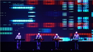 Die legendäre Elektropop-Band Kraftwerk plant im Sommer 2023 ein Deutschland-Konzert.