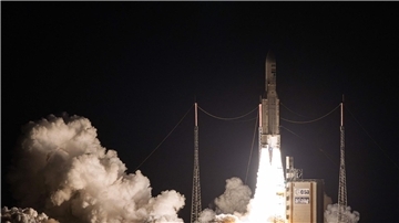 Die letzte europäische Ariane-5-Trägerrakete hebt vom Weltraumbahnhof in Kourou in Französisch-Guyana ab.