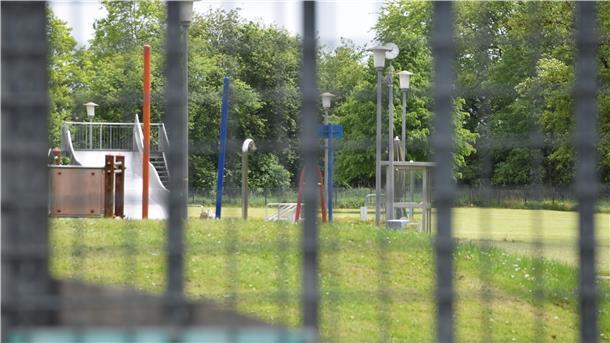 Nordenham: Fällt die Freibadsaison in diesem Jahr aus? Die Tore des Außenbereichs im Störtebeker Freizeitbad bleiben vorerst geschlossen.