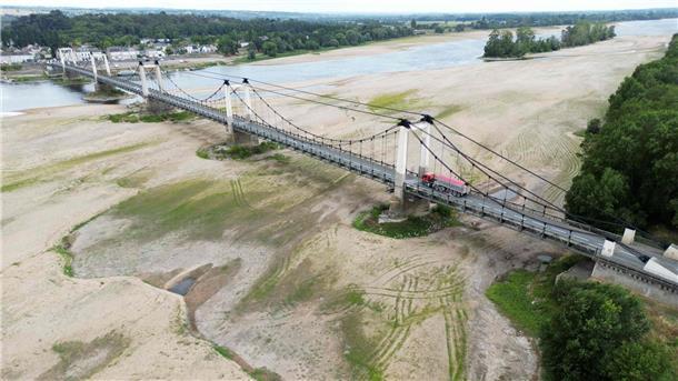 Frankreich: Der Kampf um knappes Wasser beginnt Die Loire in Saint-Georges-sur-Loire, Westfrankreich: Im August war das Flussbett ausgetrocknet.