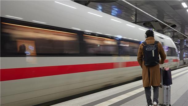 Streik-Ende: Regulärer Fahrplan bei Bahn wieder angelaufen Die Lokführergewerkschaft GDL hat ihren mehrtägigen Streik im Personenverkehr der Deutschen Bahn vorzeitig beendet.