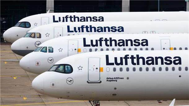 Starke Ticketnachfrage beschert Lufthansa gutes Ergebnis Die Lufthansa-Aktionäre dürfen nach mehreren Nullrunden infolge der Pandemie für 2023 wieder mit einer Dividende rechnen.