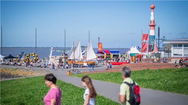Maritime Tage (Update 36): Ein letzter Gruß an die schwimmenden Gäste Die Maritimen Tage 2023 gehen am Sonntag zu Ende