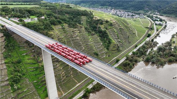 „Verkehrskollaps“: Verbände warnen vor Autobahn-Sparplänen Die marode Moseltalbrücke bei Winningen soll in den nächsten Jahren saniert werden.