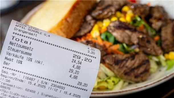 Angeschlagenes Gastgewerbe: Kein Geld für Schnitzel-Rabatt? Die Mehrwertsteuer soll sinken - doch ob der Restaurantbesuch dann günstiger wird, ist fraglich.