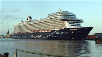 Die "Mein Schiff 1" liegt im Hafen. Sie kommt 2026 zurück nach Bremerhaven.